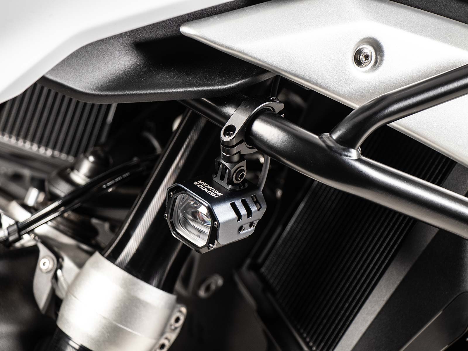 LED Zusatzscheinwerfer Nova (Set) inkl. Ø18-25mm Universalbefestigungsset, Kabelbaum und Schalter